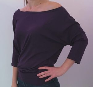 dámské tričko s netopýřími rukávy, ruční výroba, vyrobené v česku, tmavě fialové, je to bájo