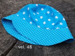 Letní klobouček pro dítě. Tyrksový s hvězdami a puntíčky. vyrobeno ručně v čr. jetobájo